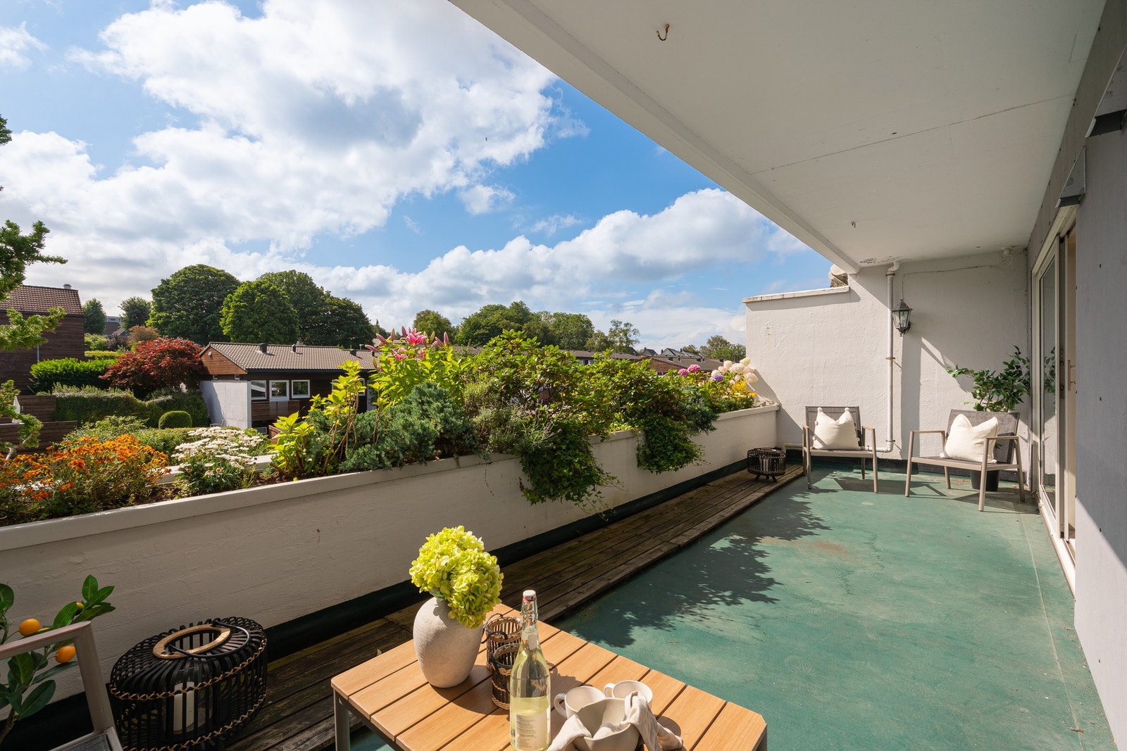 God plass til flere møblementer Galleribilde