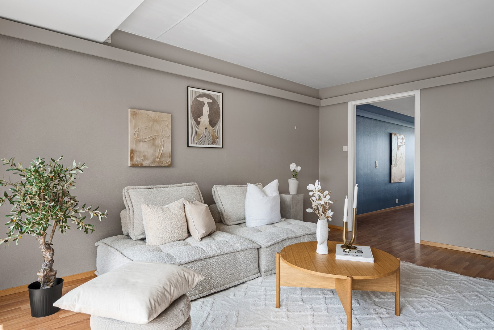 Stue og kjøkken/allrom i hvert sitt rom, kan eventuelt åpnes opp om ønskelig Galleribilde