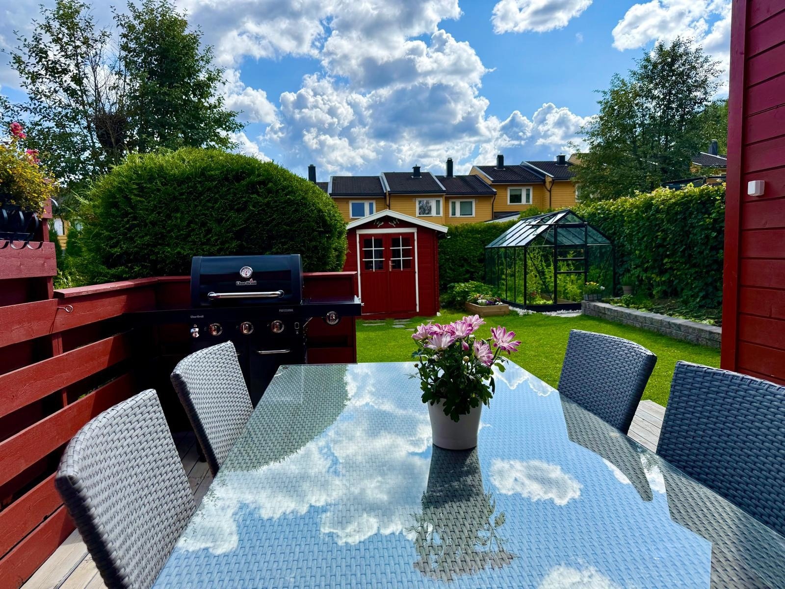 God plass til utemøbler, grill m.m. Galleribilde