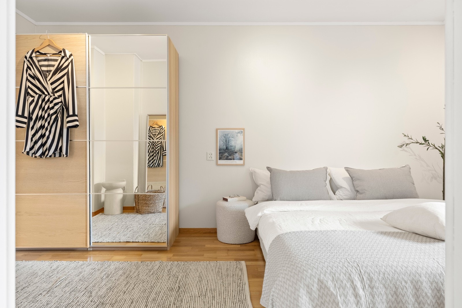 Leiligheten har to gode og lune soverom med god plass til enkelt- og dobbeltseng samt tilhørende møblement. Galleribilde