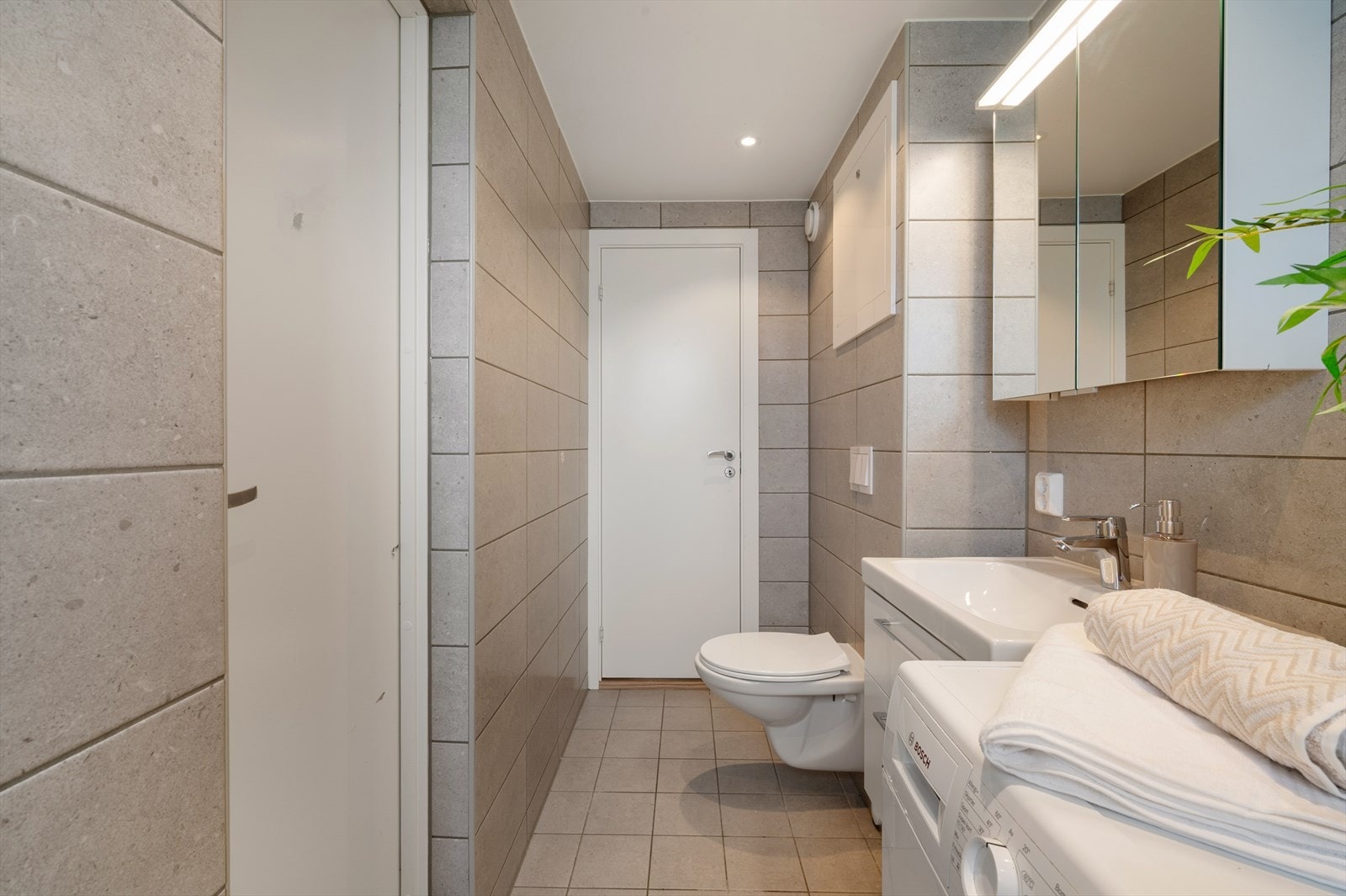 - Merk spotlights i himling - Galleribilde