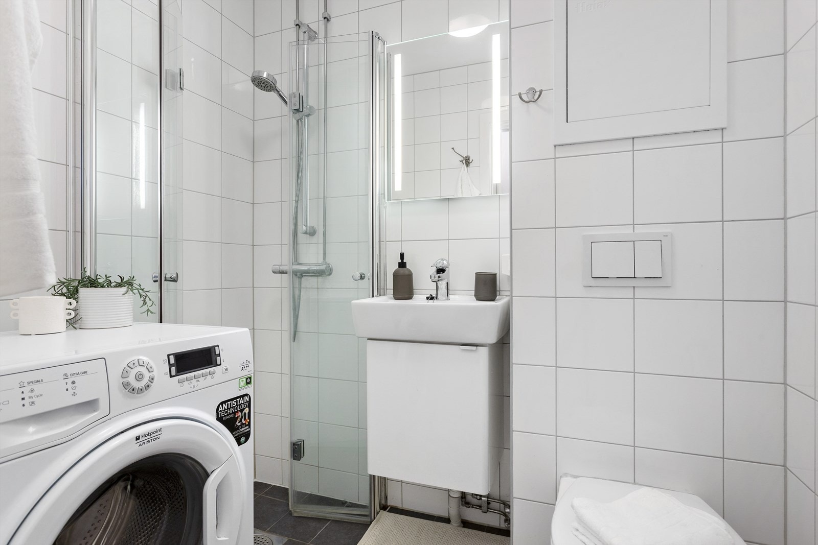 Boligens baderom ble renovert i 2019 i regi av sameiet. Galleribilde