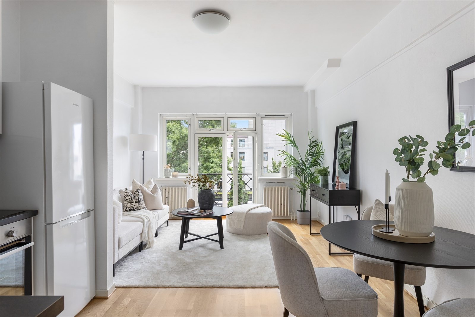 Stuen har en fin utforming som gjør det enkelt å innrede. Galleribilde