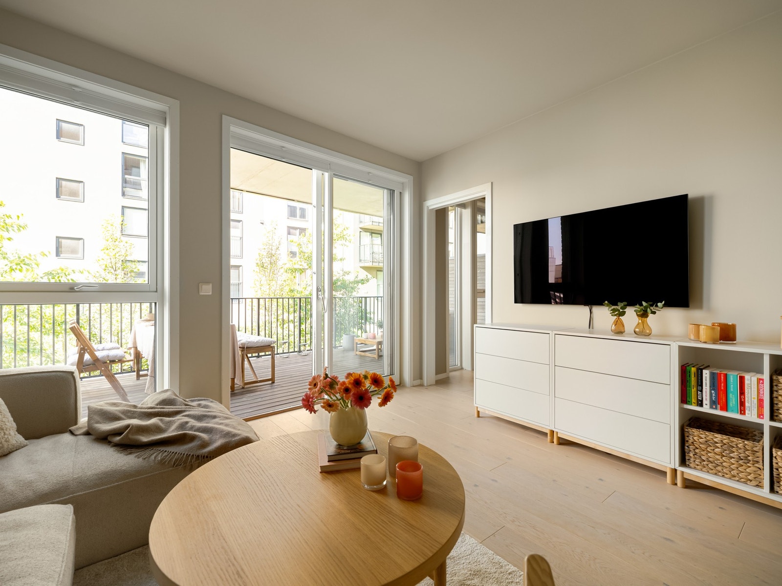 Det er generøs takhøyde på 2,6 meter og store vindusflater som slipper inn rikelig med dagslys. Galleribilde