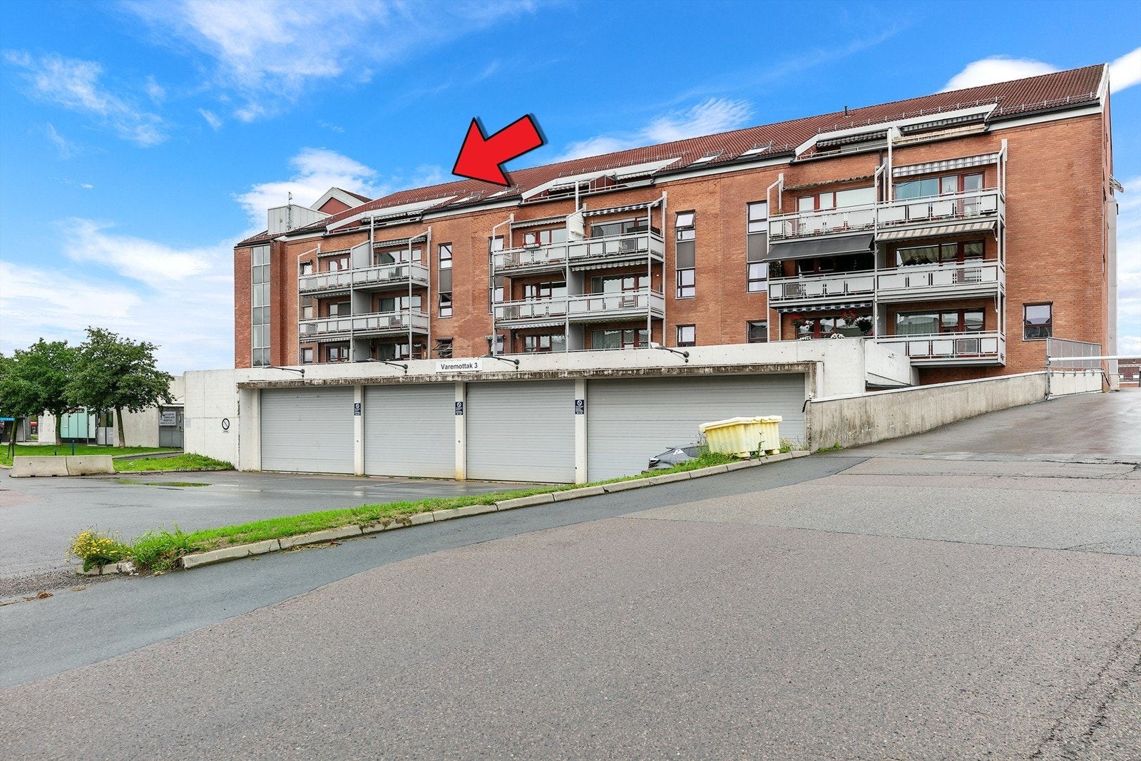 Velkommen til toppleilighet i Bibliotekgata 32.Leiligheten har en stor vestvendt terrasse på toppen av Metro Senter Galleribilde