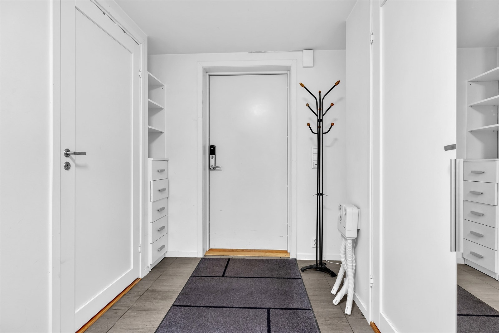 Ytterdøren har kodelås for en praktisk og nøkkelfri hverdag Galleribilde