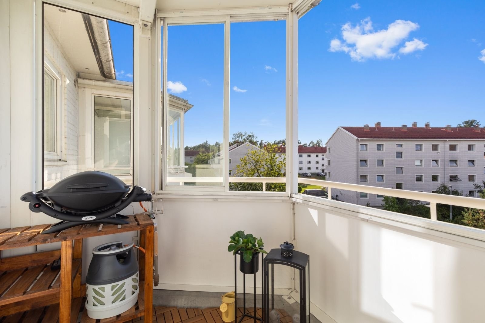 Gassgrill er tillatt i borettslaget og bidrar til full utnyttelse av balkongens potensiale. Galleribilde