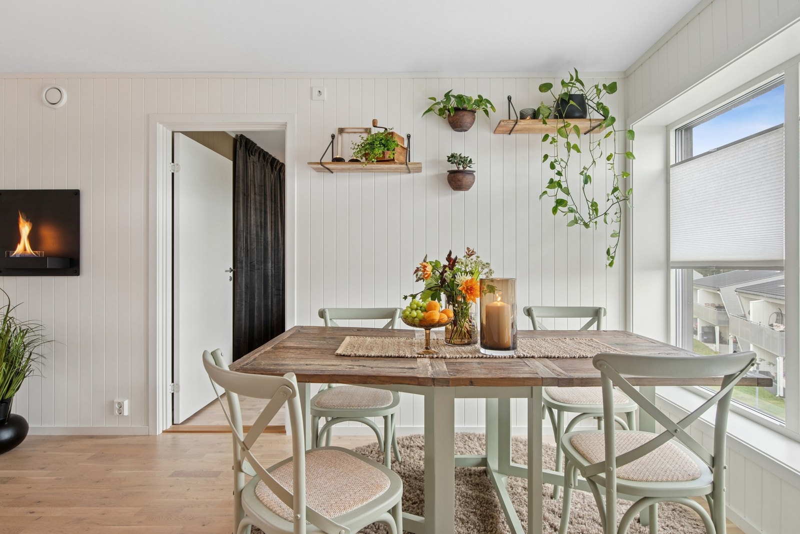 Planløsningen gir god plass til spisebord. Galleribilde