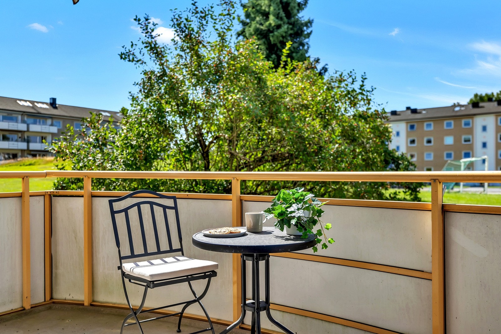 Dette er ikke en nyoppusset perle. Den er noe enda bedre - en bolig med rom for drømmer.
Her kan du skape verdi både for hjertet og lommeboken! Galleribilde