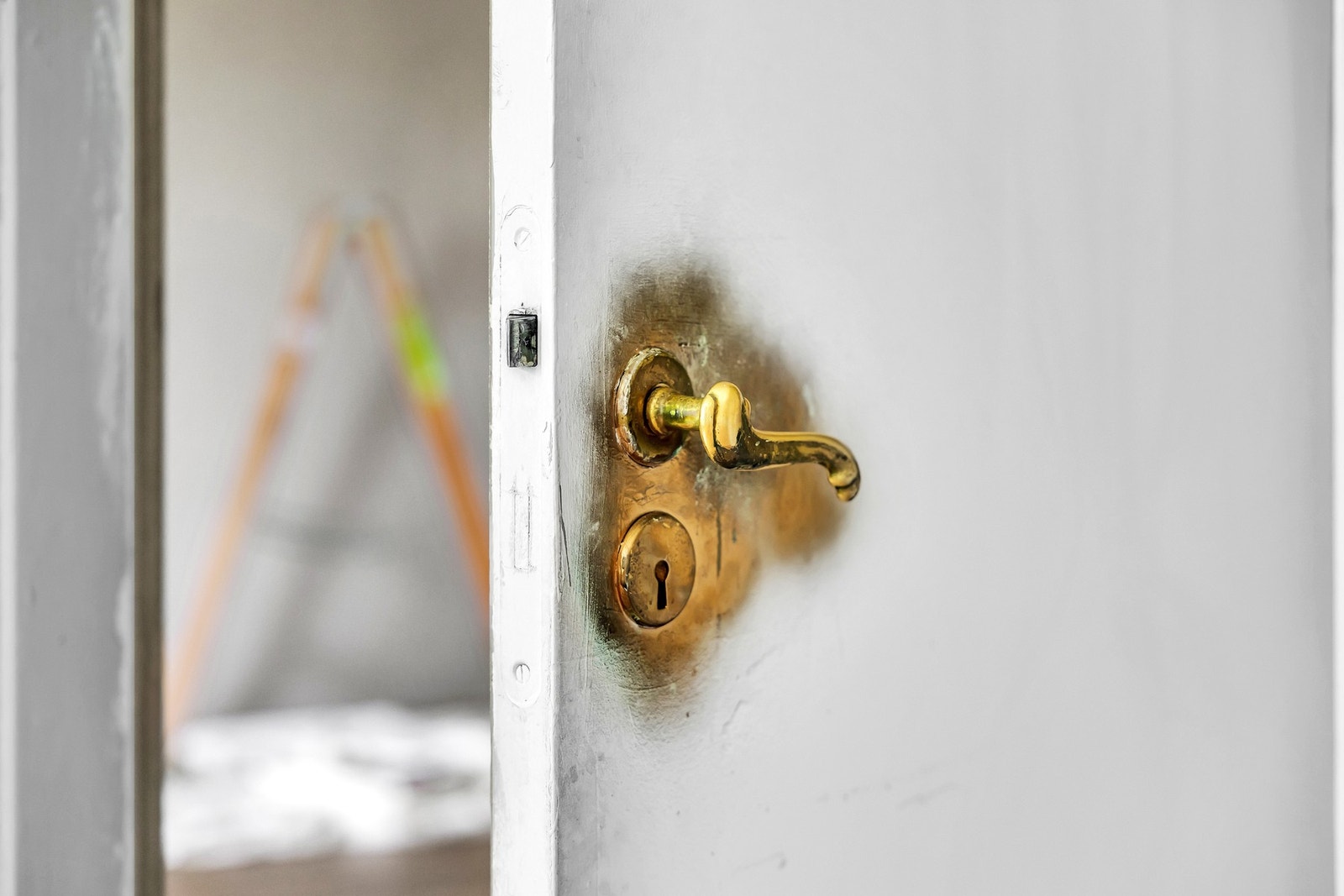 Malingen rundt dørhåndtakene! Det må jo bare finnes et ikonisk minne bak dette! Galleribilde