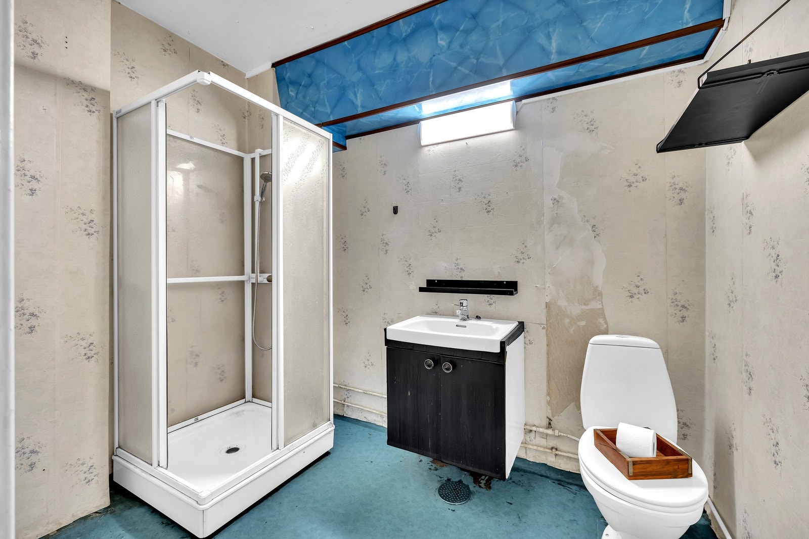 Men hva med badet? Det er underlagt bruksforbud, så du slipper å lure på hva som må tas, for her må alt gjøres - og det gir deg full frihet! Galleribilde