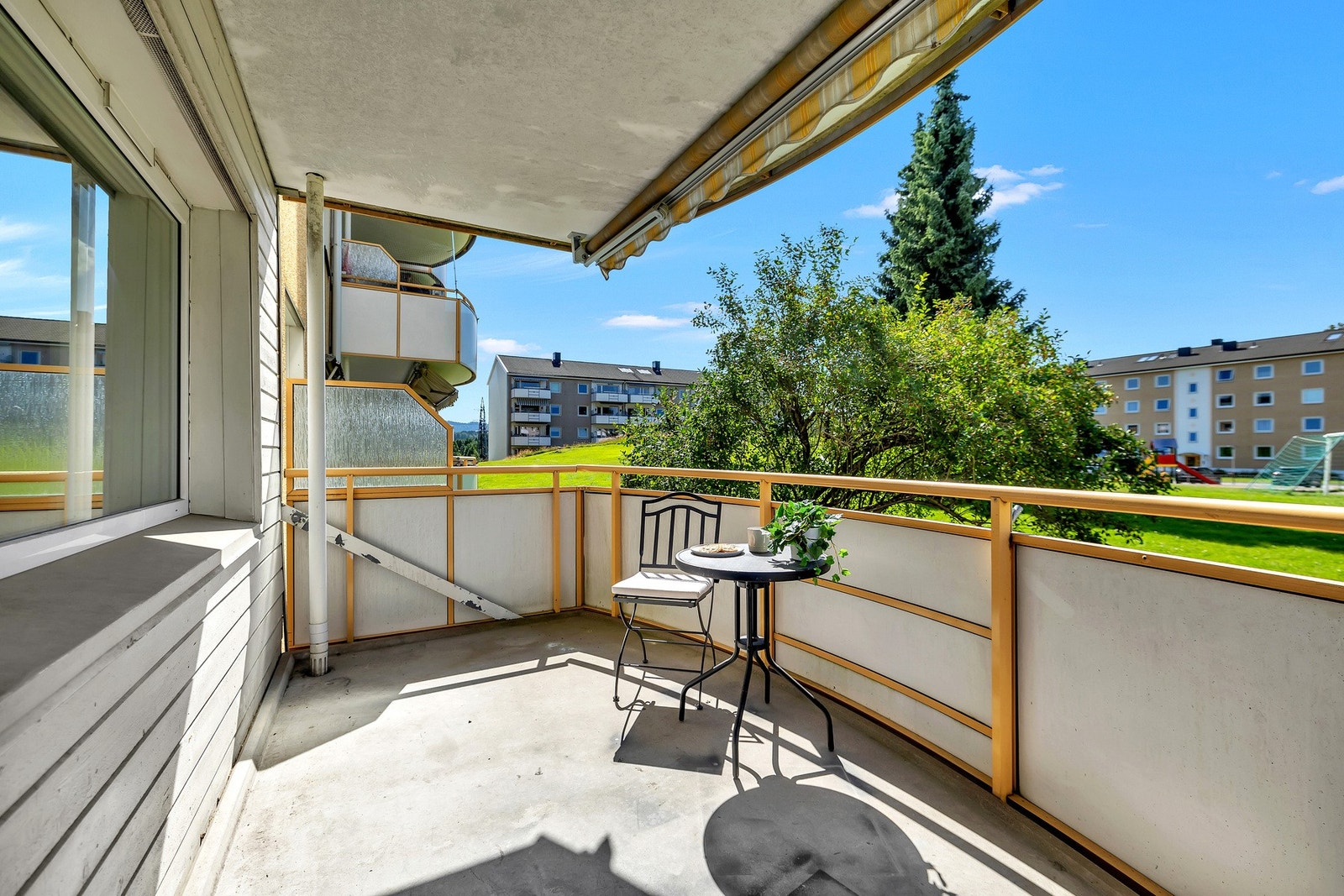 Balkongen er på 7 m², ligger mot sydvest og får deilig ettermiddags- og kveldssol. Galleribilde