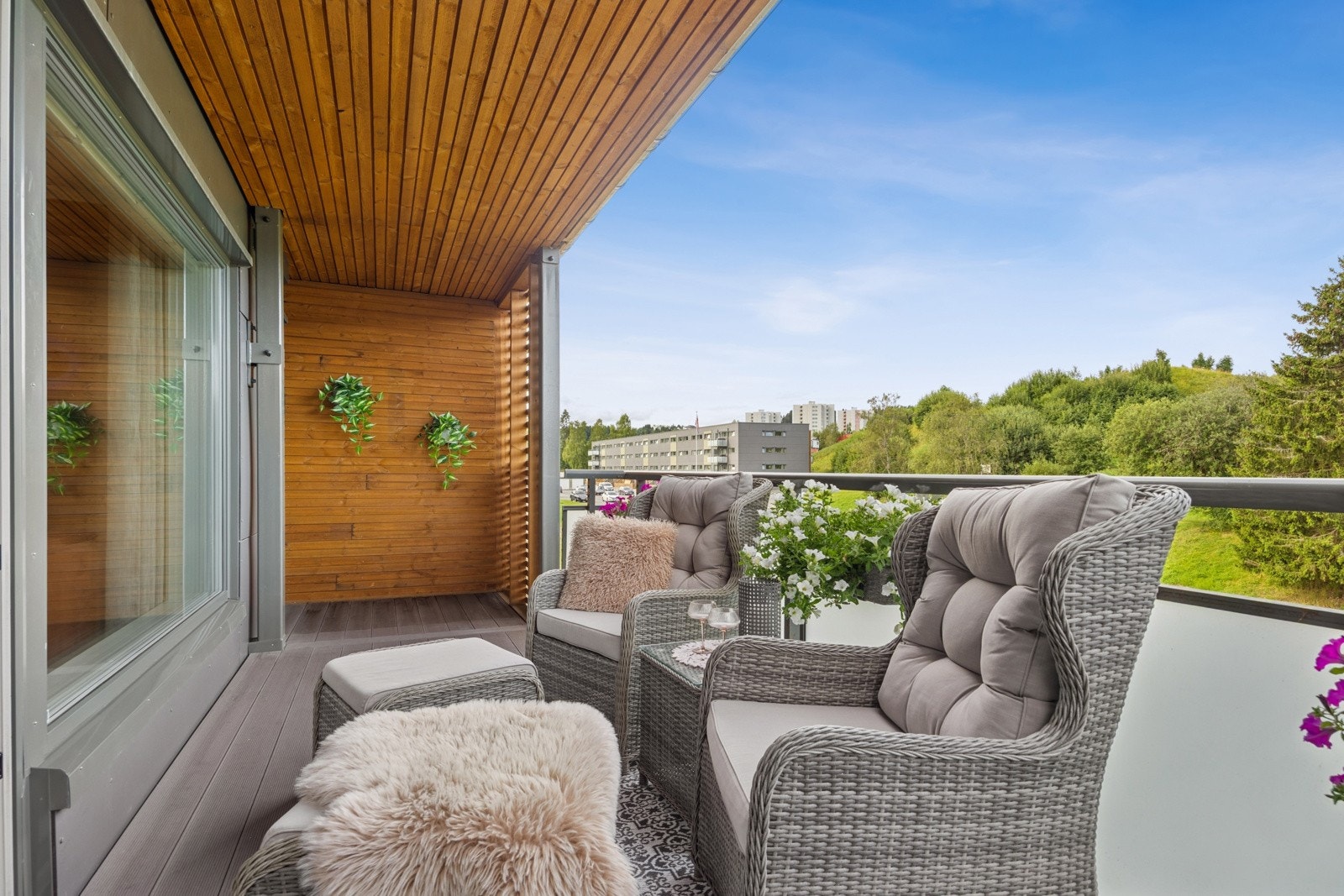 Bod i tilknytning til verandaen. Leiligheten disponerer også 2 boder i tilknytning til fellesareal. Galleribilde