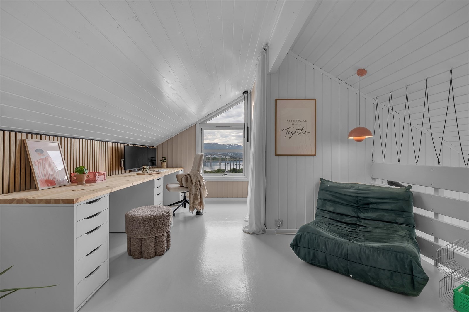 Loftstue med flere forskjellige muligheter Galleribilde