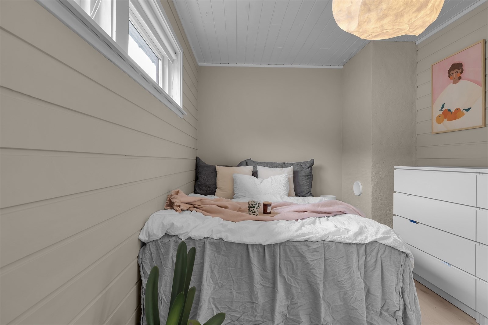 Rom som brukes som soverom i underetasjen Galleribilde