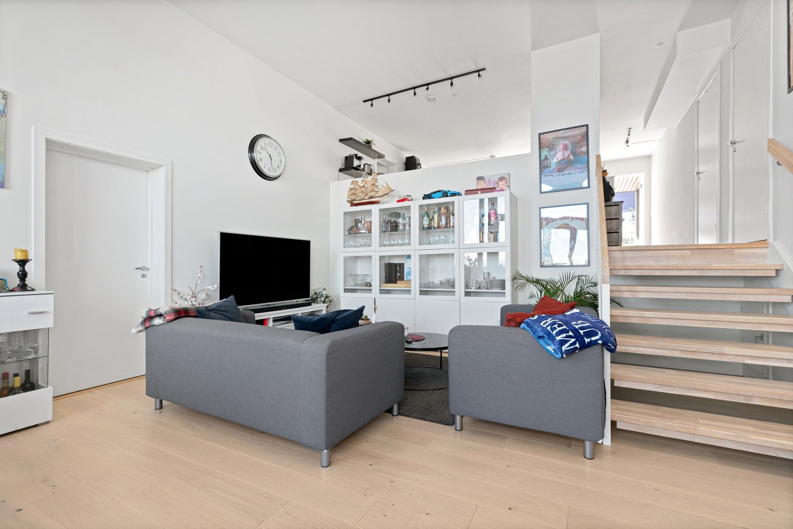 Leiligheten er over 2 halv plan. Galleribilde