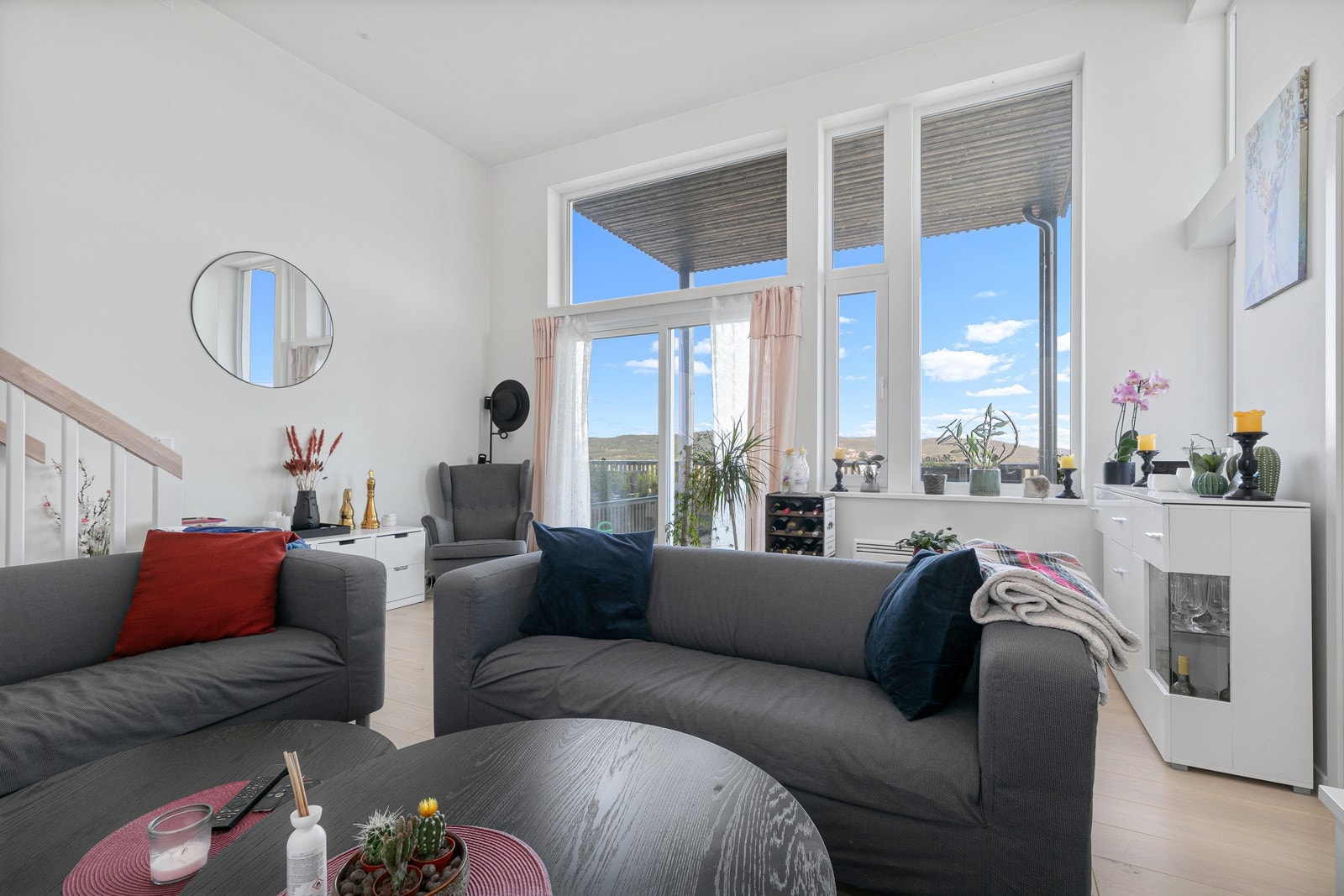 Utgang til terrasse fra stuen. Galleribilde