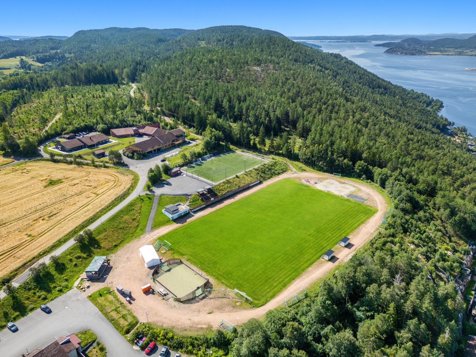 Områdebilde. Hurungen Idrettsanlegg. Rett ved boligen. Galleribilde