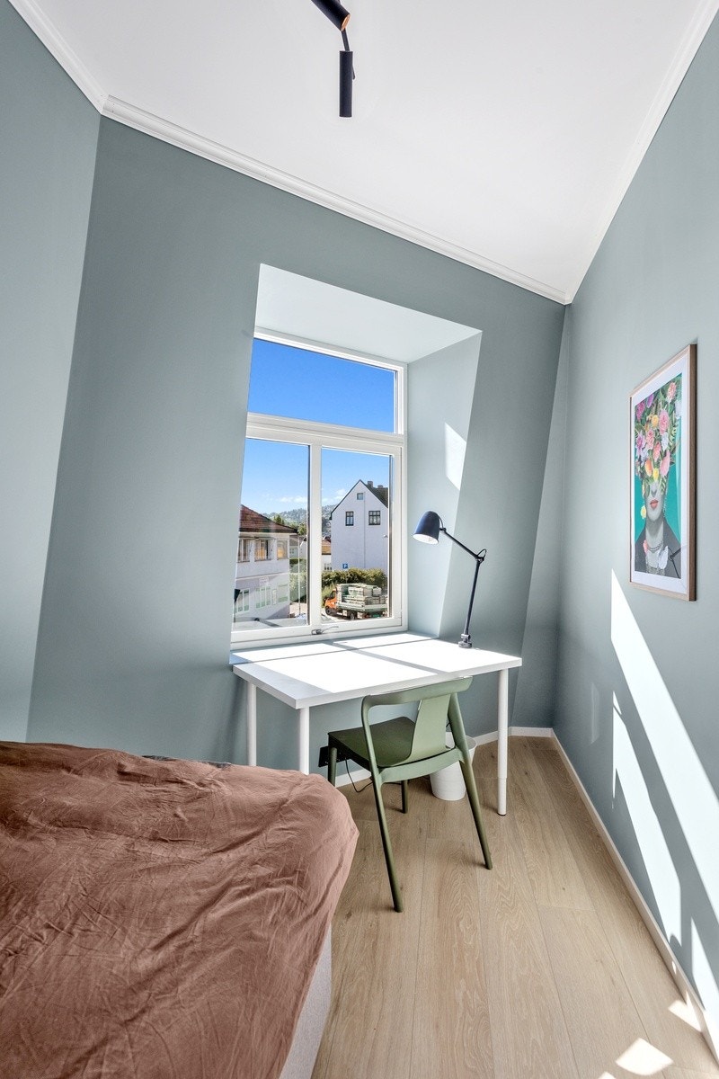 Lyst og flott soverom Galleribilde