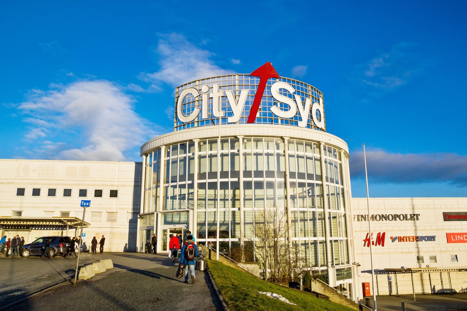 Fra leiligheten er det kun 2 km å gå så er man på City Syd med en rekke servicetilbud Galleribilde