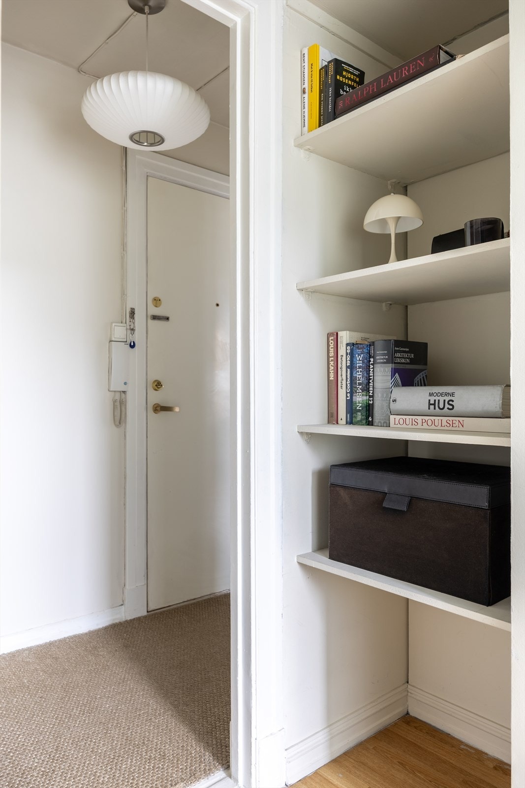 Det medfølger to boder i kjelleren hvor den ene er på 9 kvm og en loftsbod på 6 kvm Galleribilde