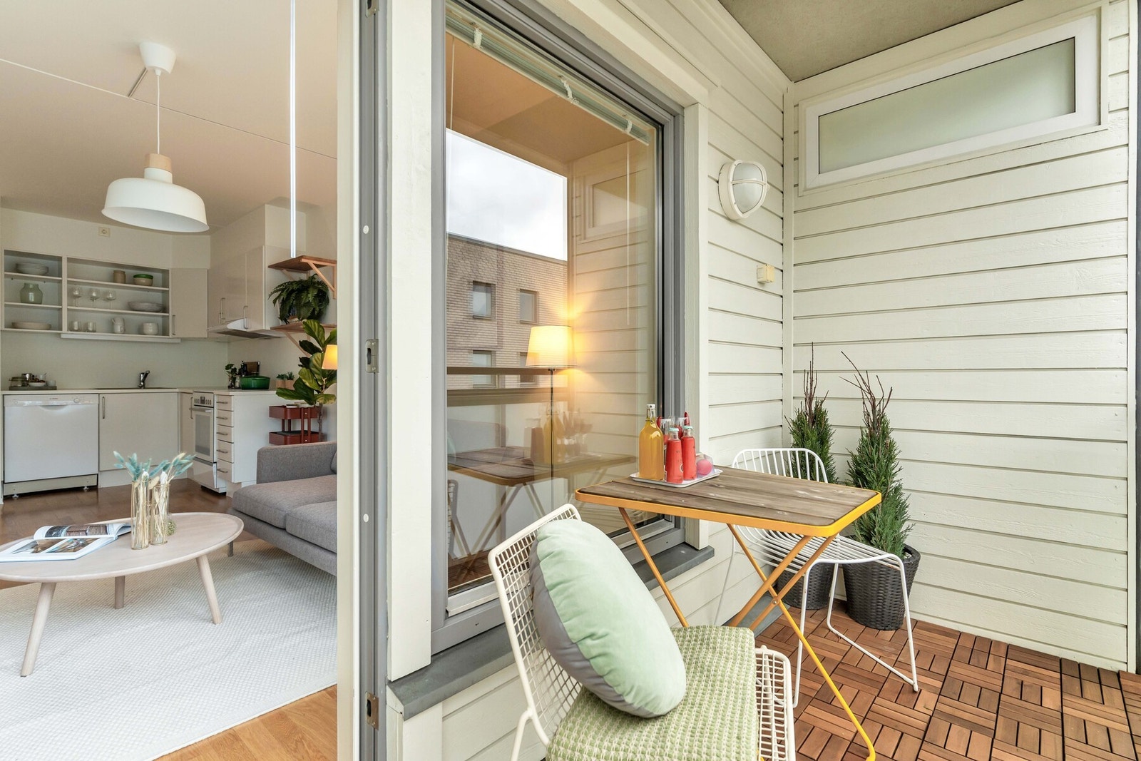 Fra stue er det utgang til boligens balkong. Galleribilde