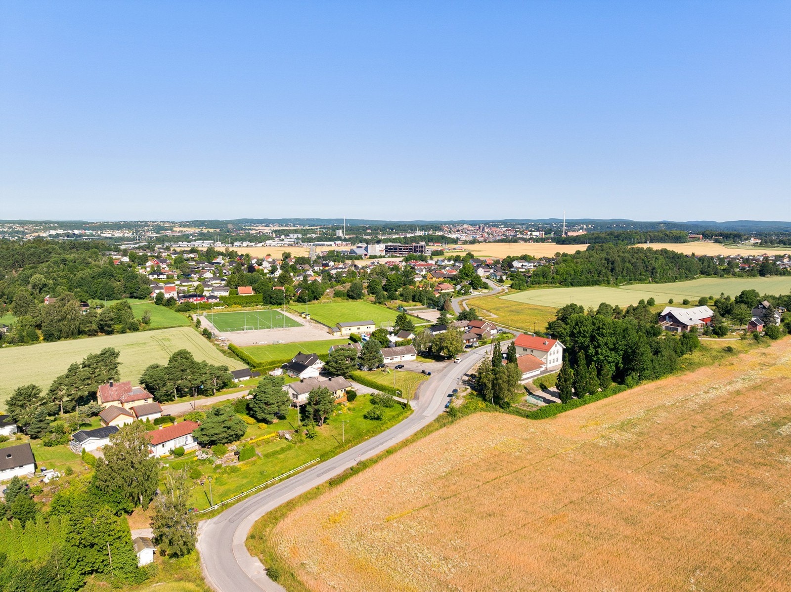 Boligen har en rolig og delvis landlig beliggenhet. Galleribilde