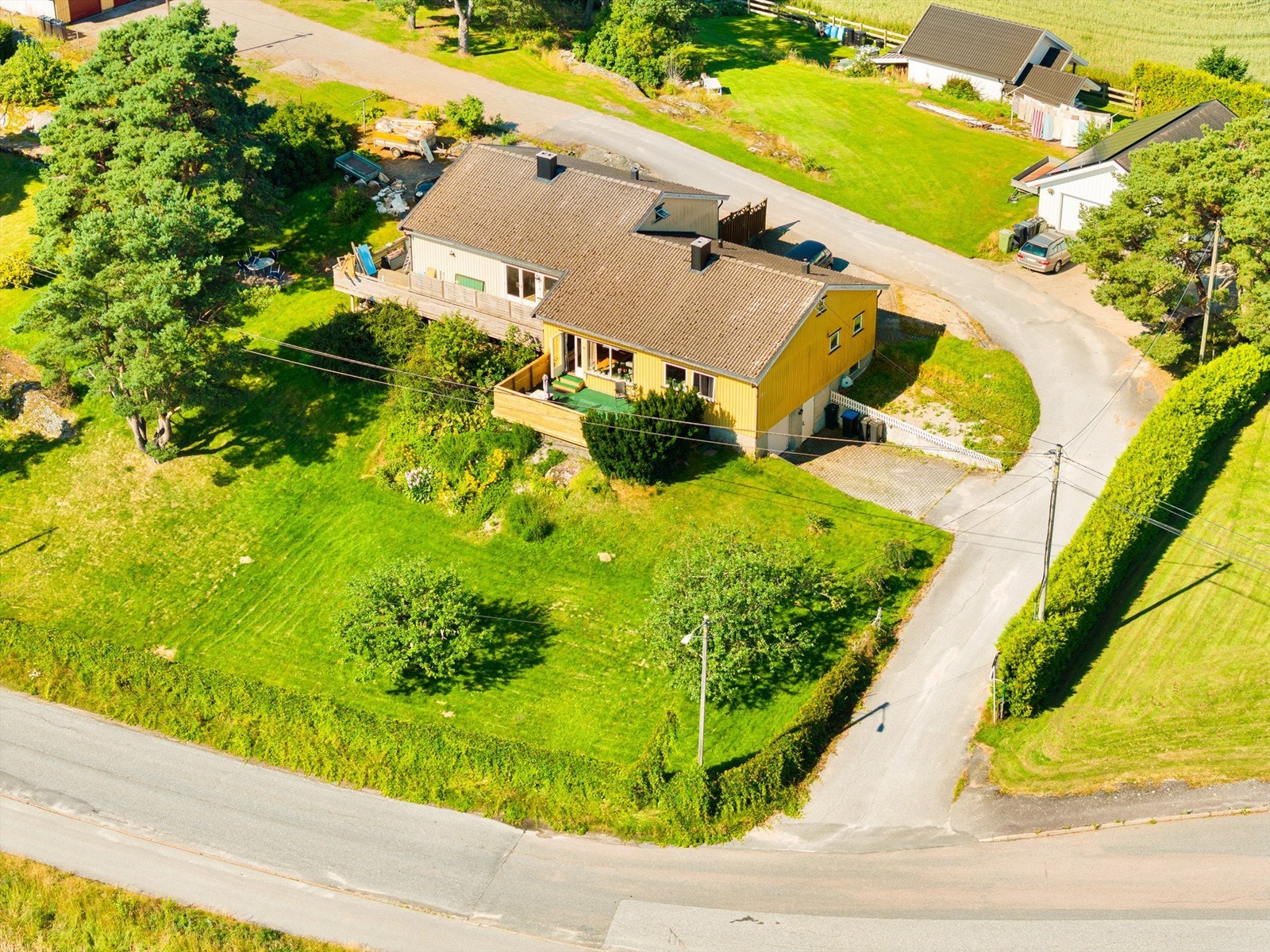 Navestadveien 103A utgjør seksjon 1 av en nylig seksjonert tomannsbolig og har alle oppholdsrom på én flate samt full kjeller. Galleribilde