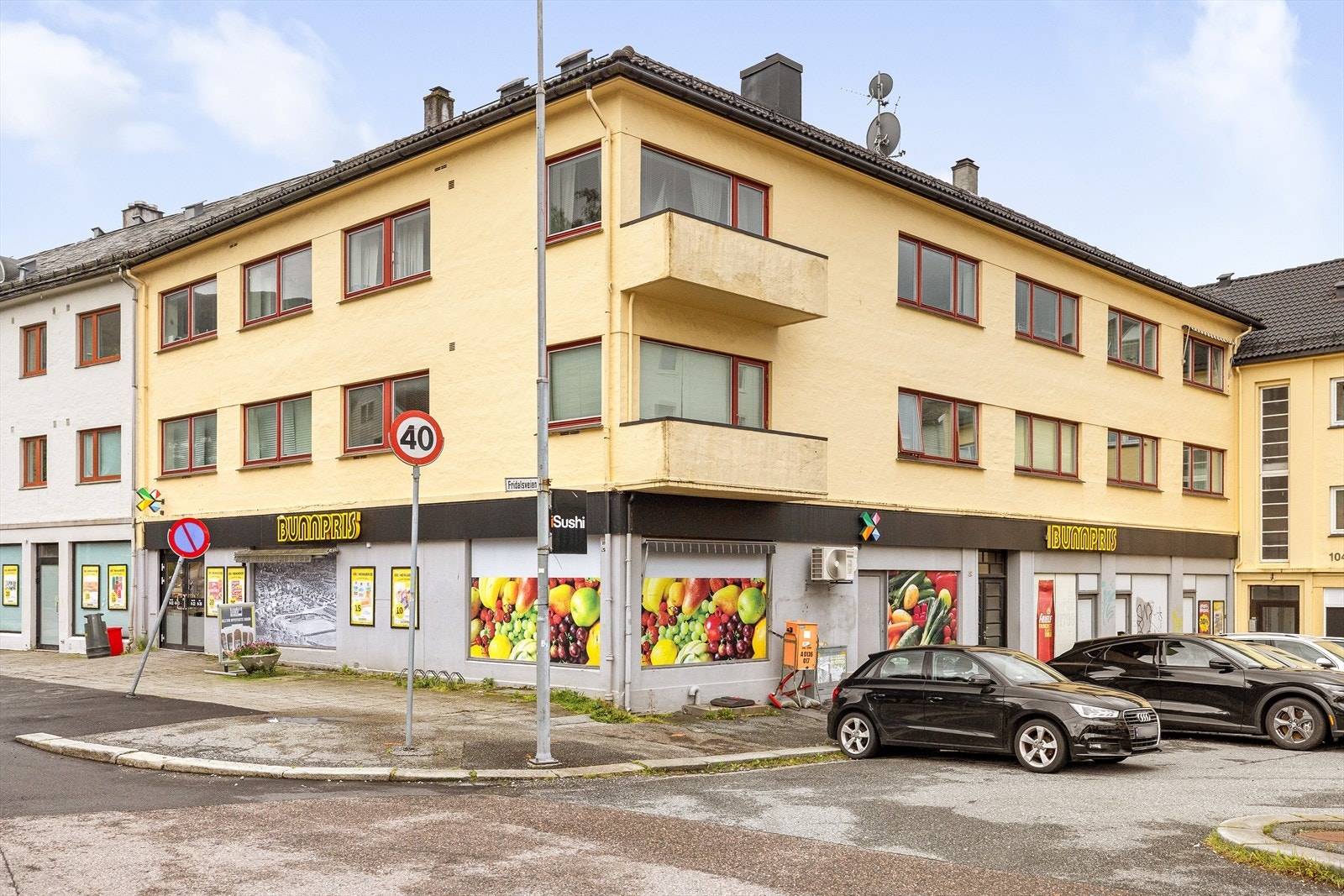 Bunnpris ligger steinkast unna og er åpent alle dager i uken! Galleribilde