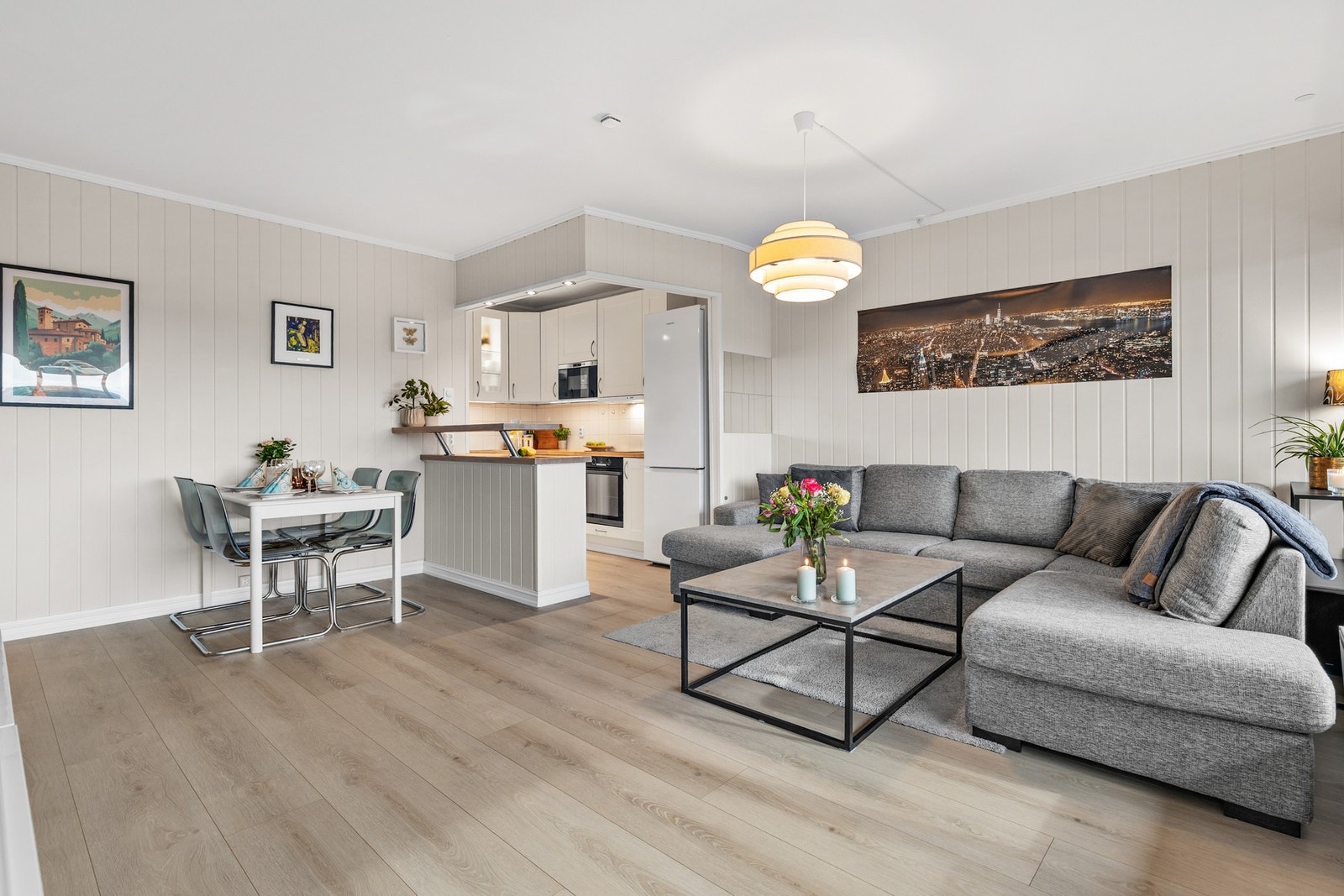 En åpen kjøkkenløsning gjør det enkelt for kokken å sosialisere seg med gjester. Galleribilde