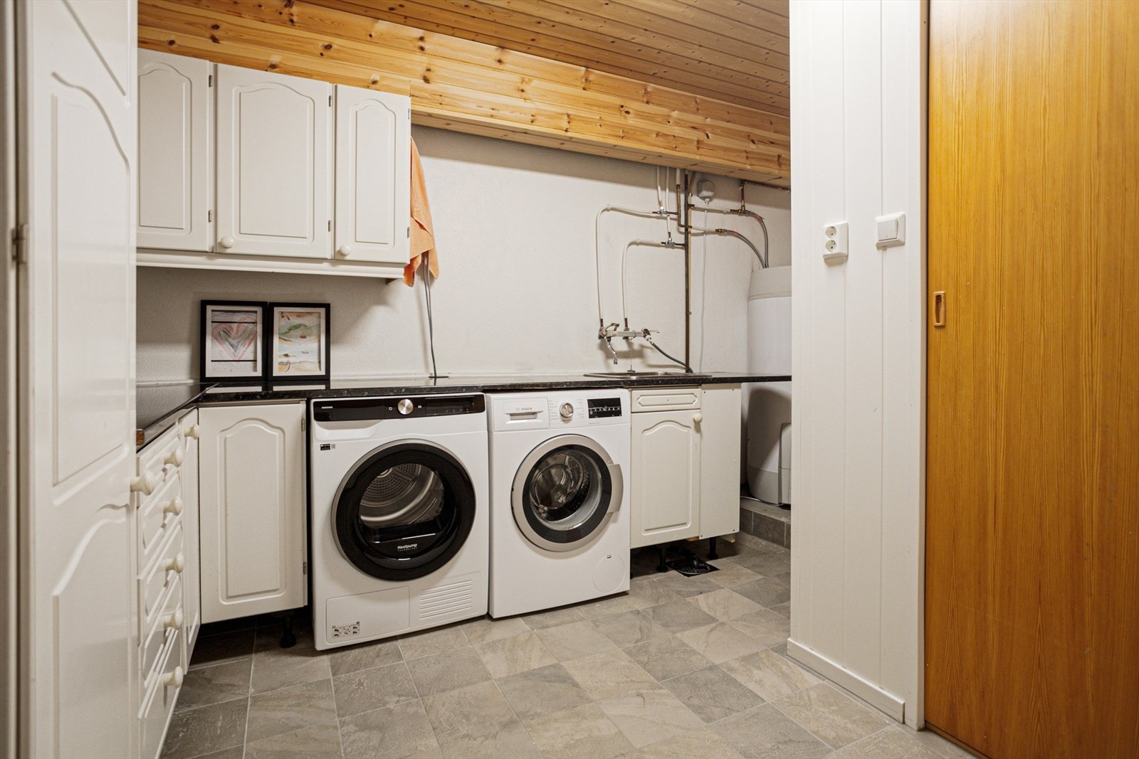 Vaskerom Galleribilde