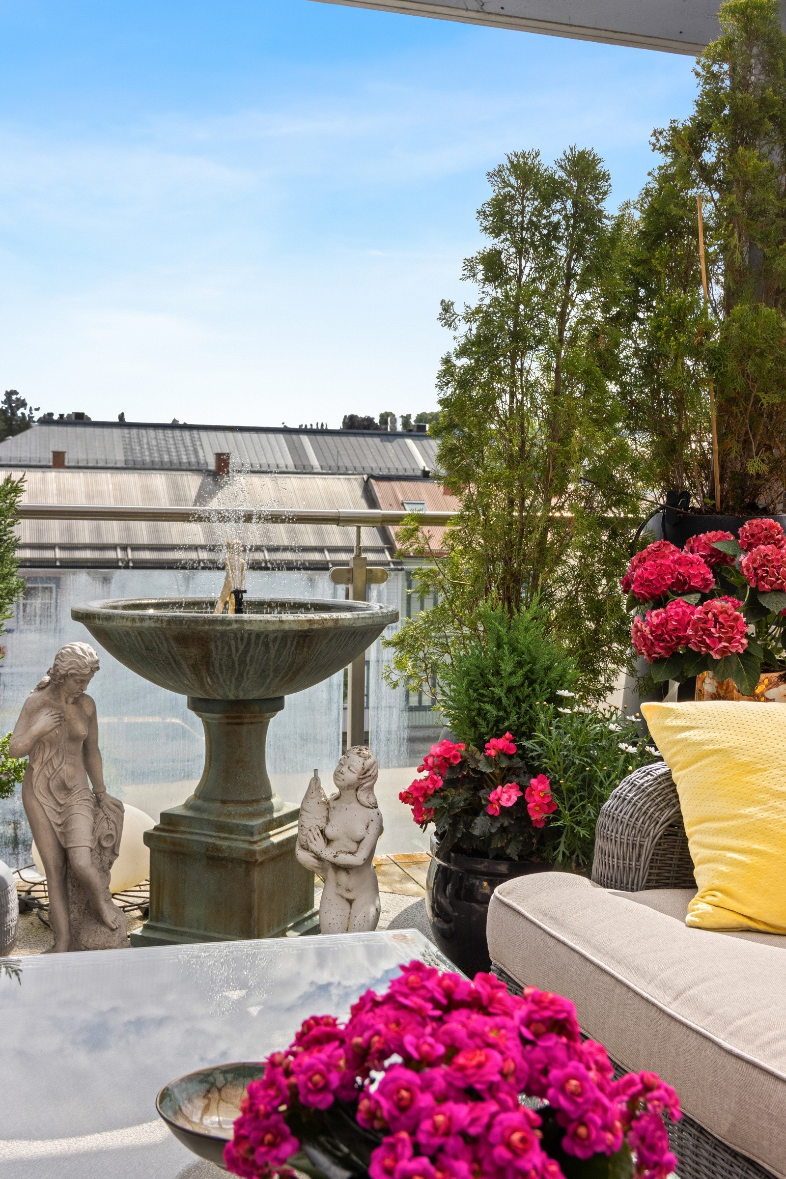 Balkongen er vendt ut mot rolig gågate. Galleribilde