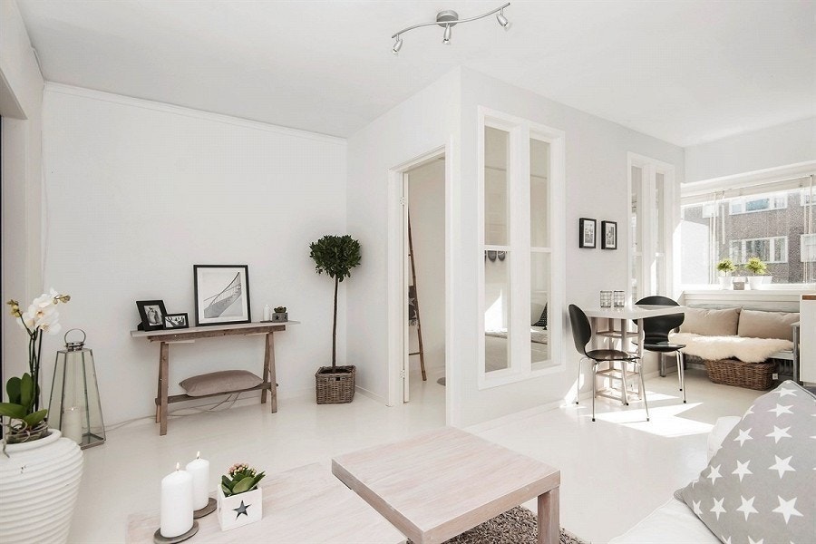 Stue mot soverom - gulvene i leiligheten er malt grått i etterkant av bildene ble tatt Galleribilde