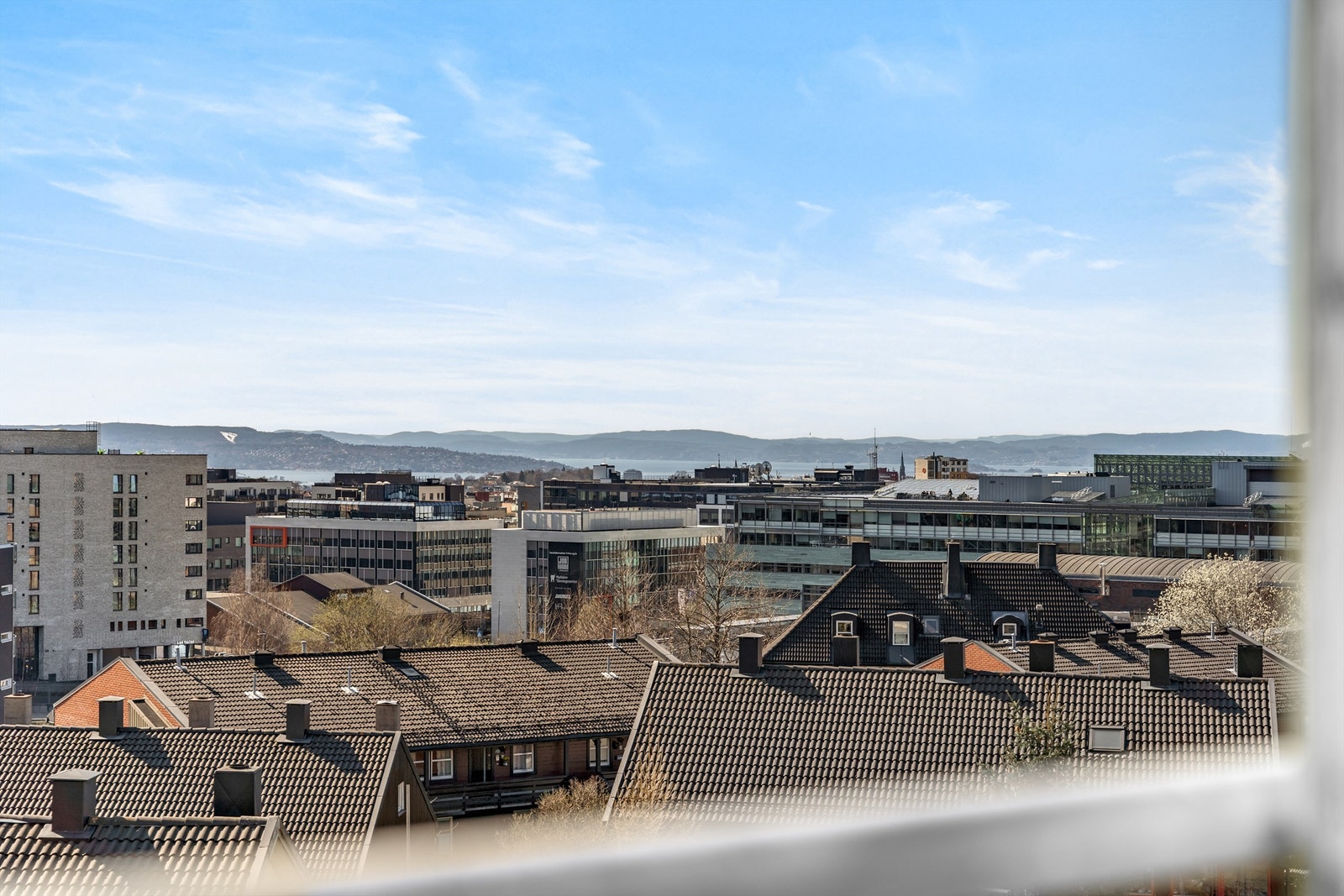 Leiligheten ligger fint til, høyt og luftig i byggets 4. etasje. Galleribilde