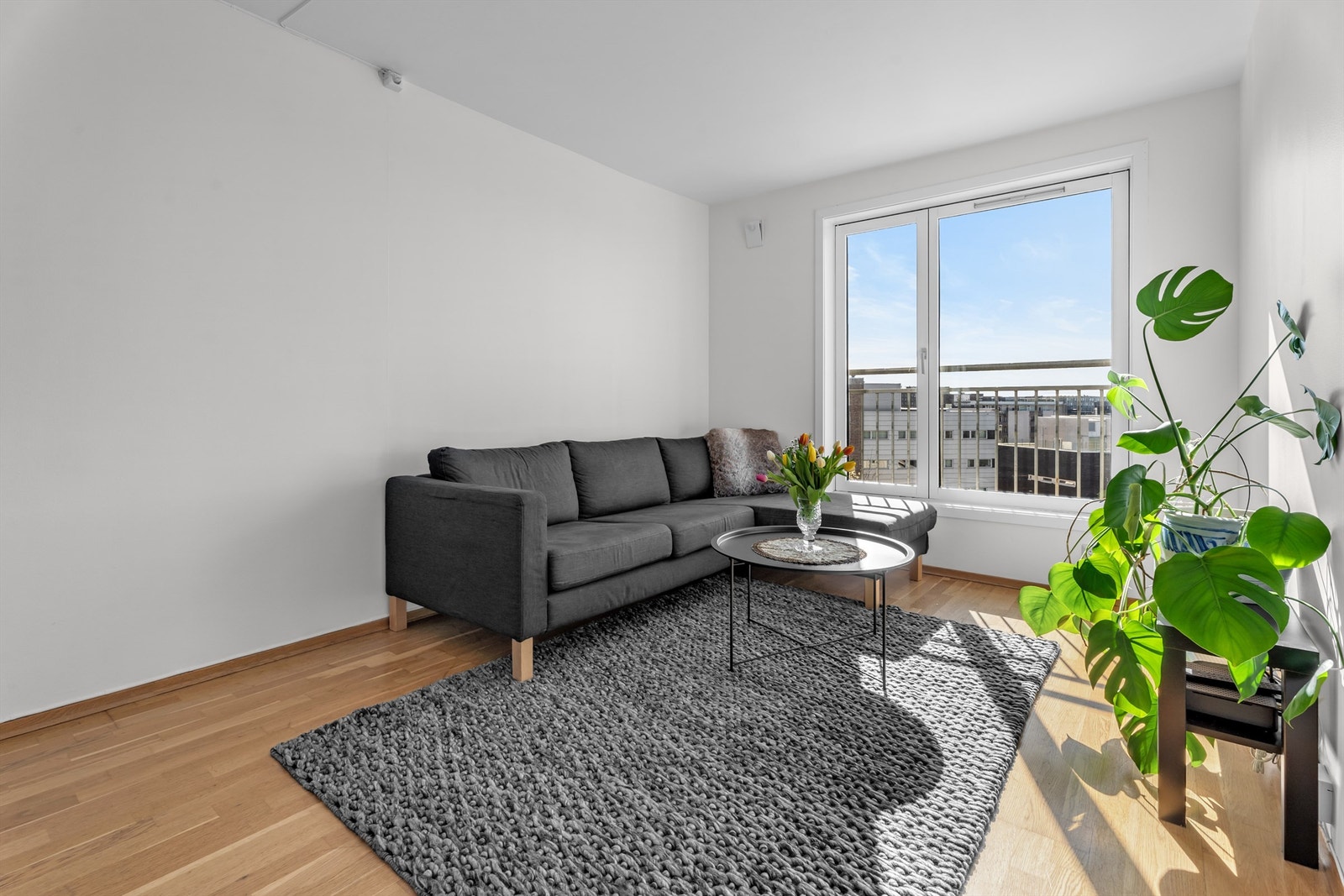 Velkommen til Gunnar Schjelderups vei 33B - Presentert av Blenor Hadergjonaj! Galleribilde