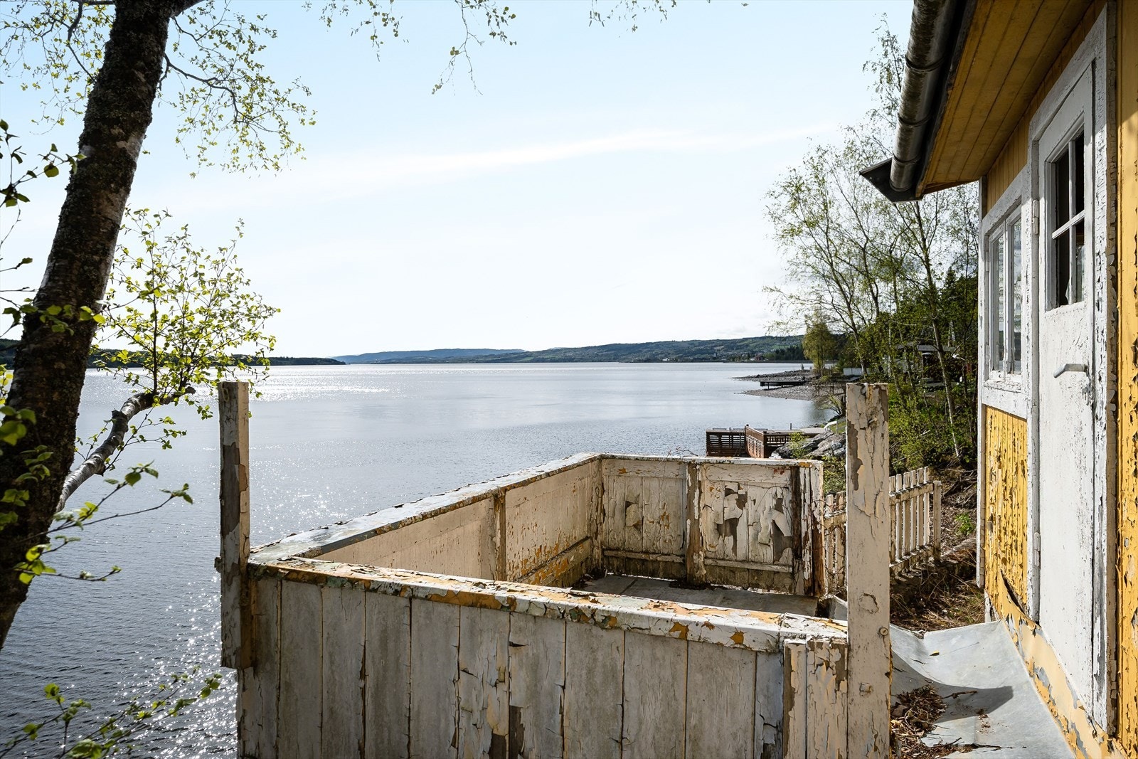 Kort vei til Gjøvik med både bil og båt. Muligheter for å oppleve bylivet. Galleribilde