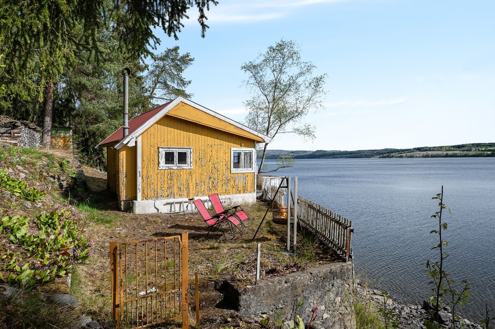 Hytta ligger på festetomt hvor det kan bygges 90 kvm hytte. Galleribilde