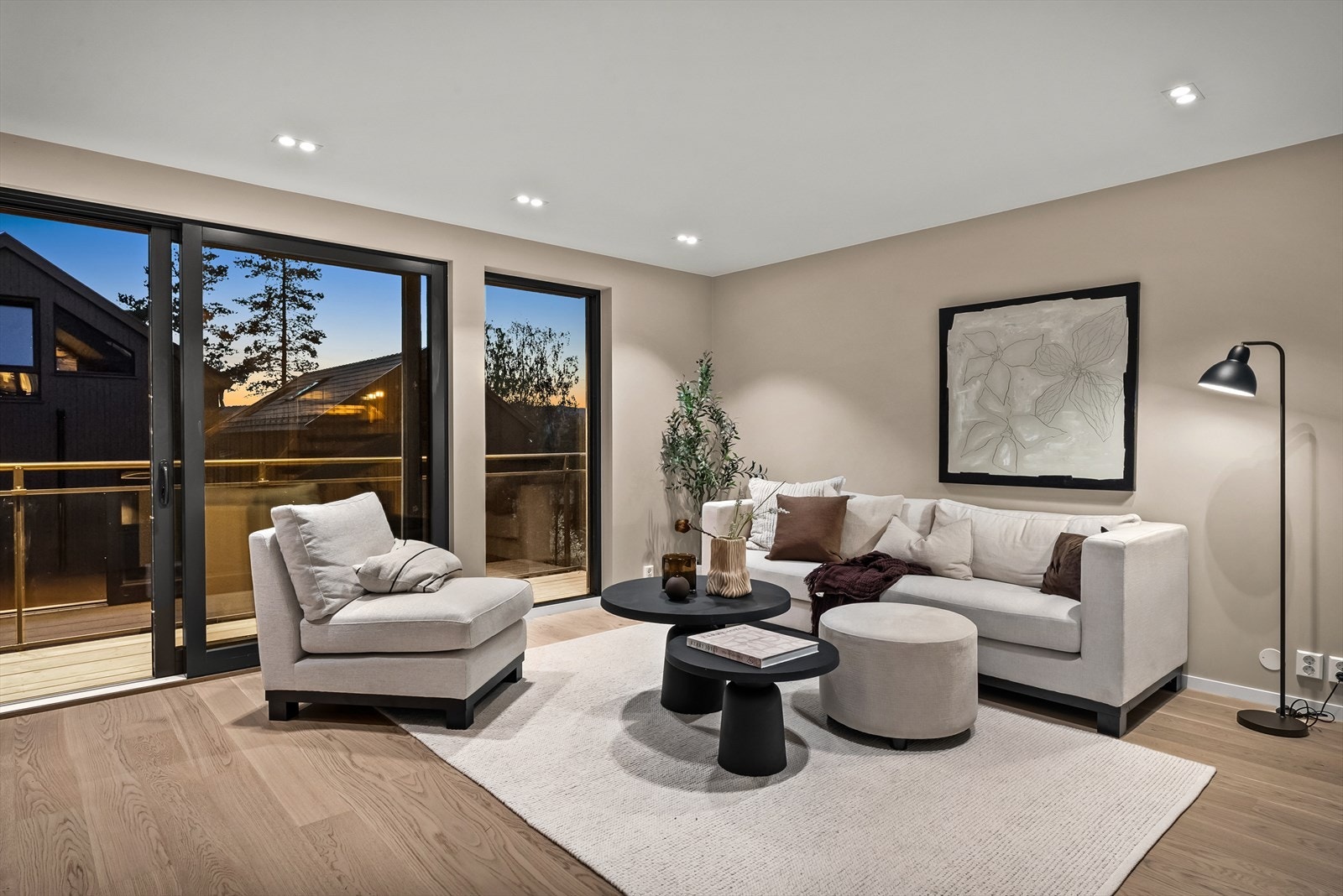 Boligen ble oppført i 2024 og holder en gjennomgående høy standard. Galleribilde