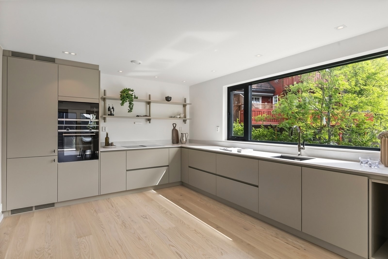 Kjøkkeninnredning fra den anerkjente leverandøren Kvänum. Galleribilde