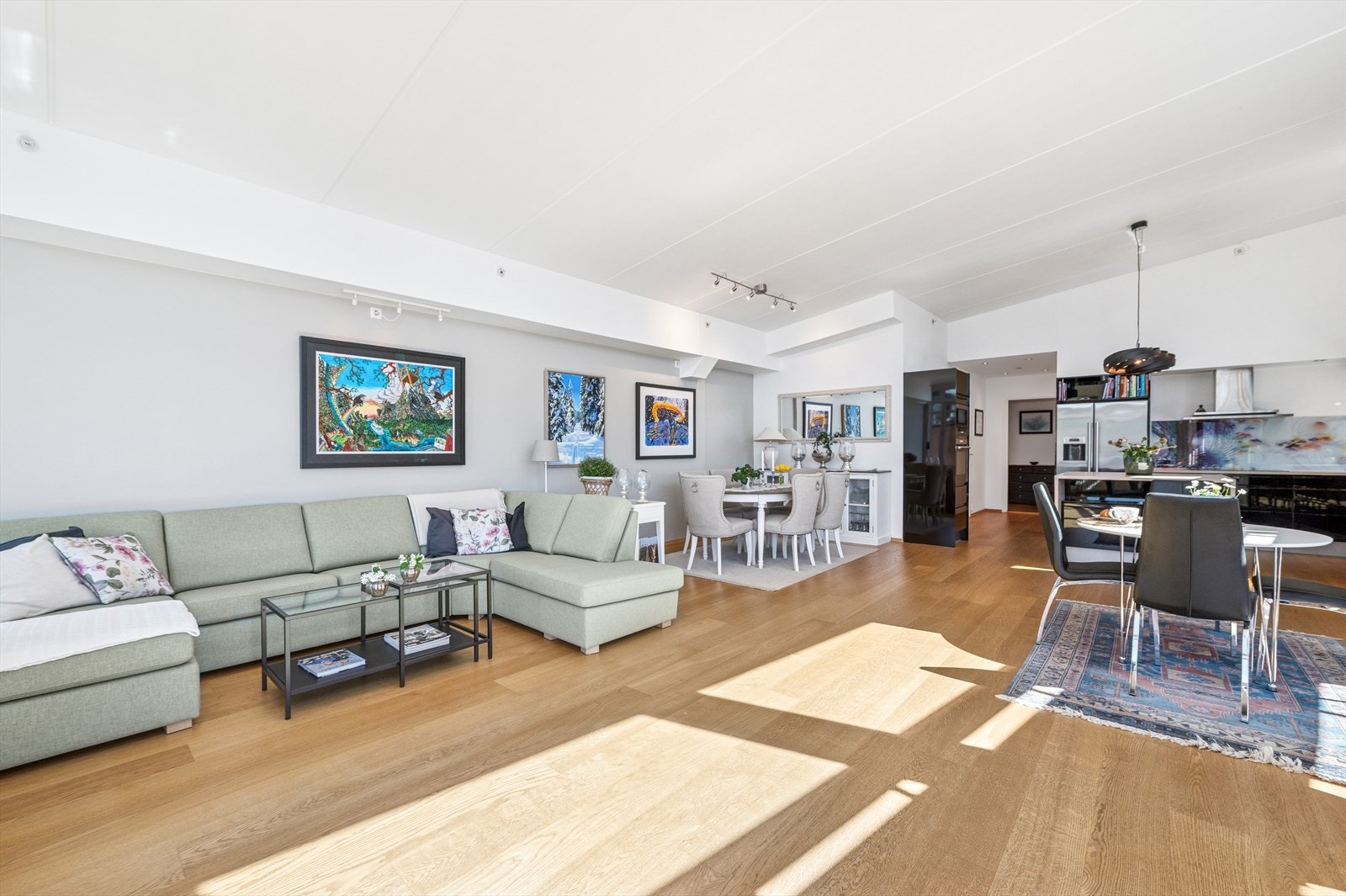 Nøytrale farger som er enkelt å kombinere med eget møblement og dekor Galleribilde