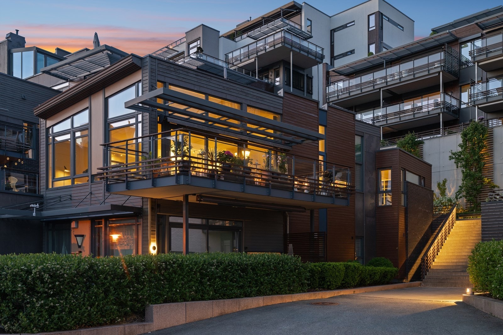 Inngang 12 består kun av 3 leiligheter, hvorav hele 2 etasjen består av denne leiligheten Galleribilde