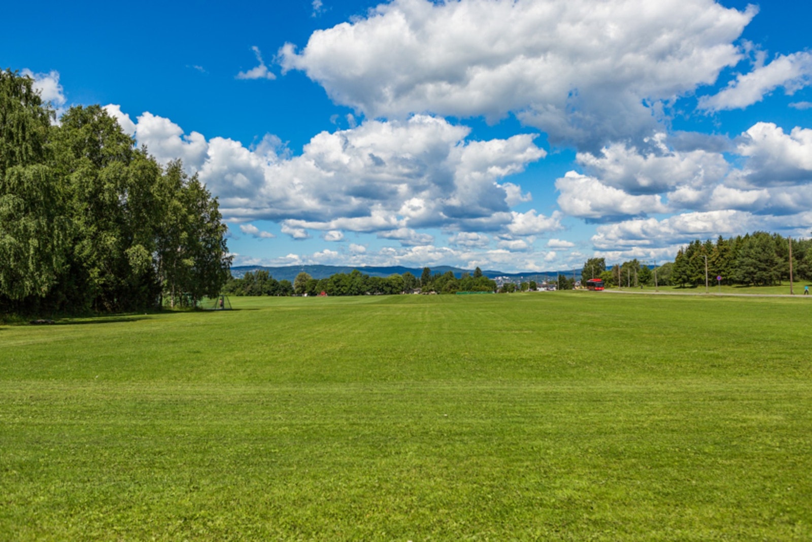 Lek og ballspill på Ekebergsletta Galleribilde