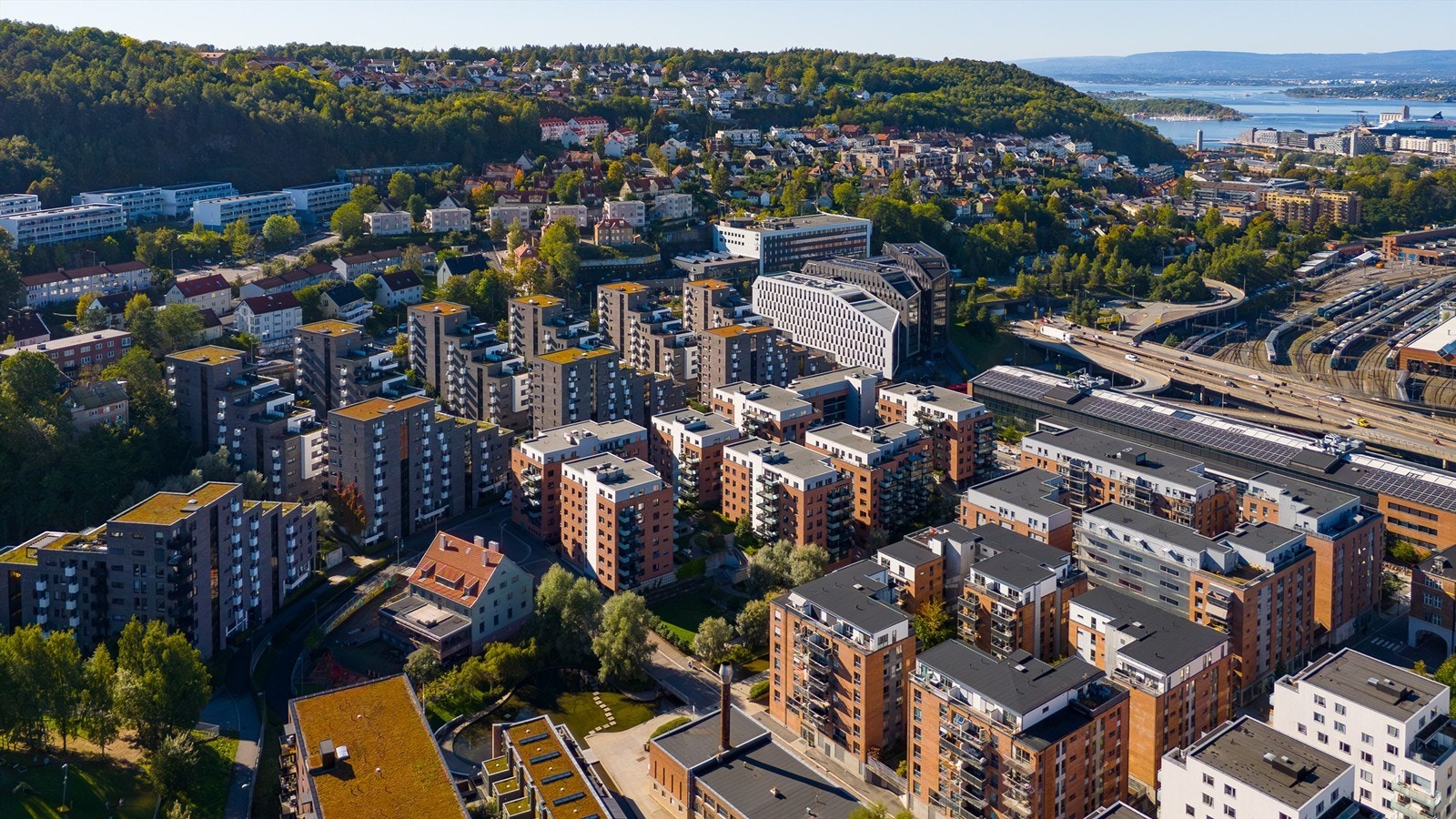 Kværnerbyen har blitt transformert fra en gammel industritomt til et boligområde med cirka 1800 boliger og flotte grøntområder. Galleribilde