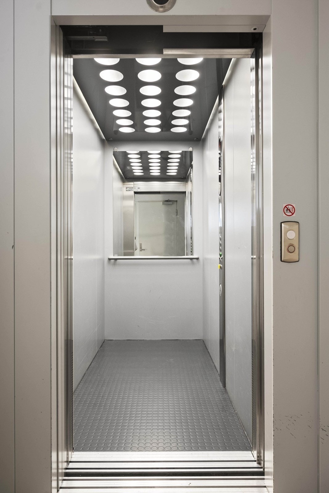 Enkelt adkomst til leilighetsplan med heisadkomst Galleribilde