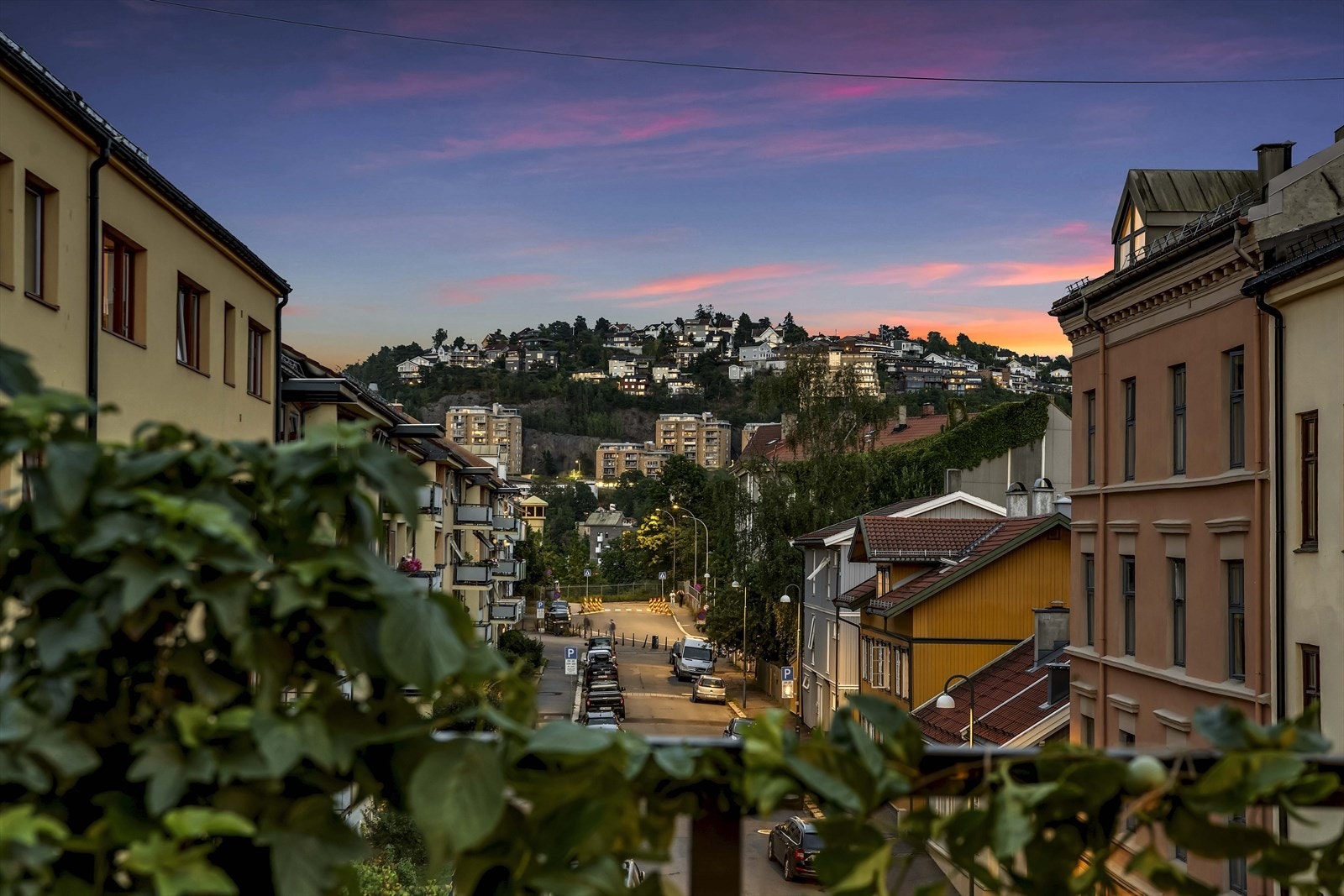 Vålerenggata 4 ligger i sentralt og tilbaketrukket på Vålerenga - bydelens kanskje mest sjarmerende bo-område! Galleribilde