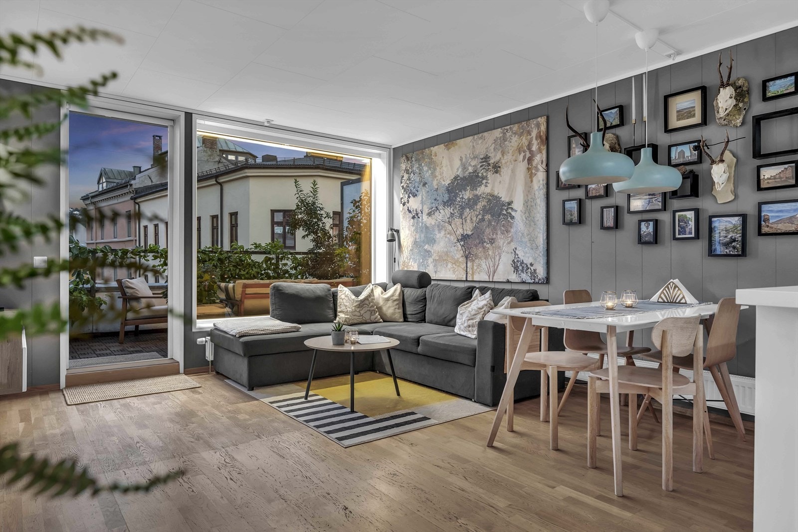 God plass for stort spisebord Galleribilde