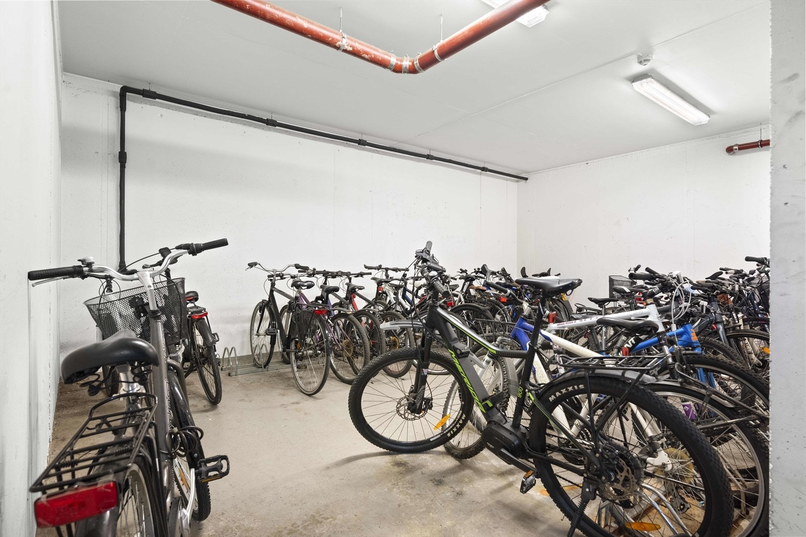 Borettslaget har to store sykkelrom. Galleribilde