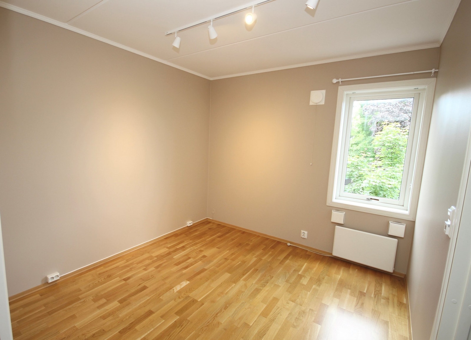 Hovedsoverom med plass til dobbeltseng. Galleribilde