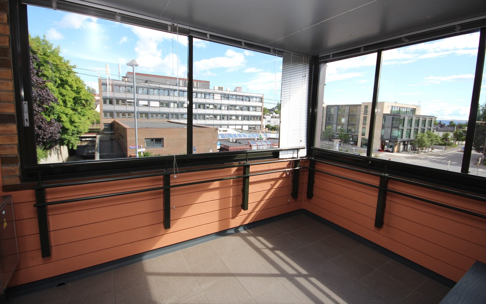 Stor balkong med god plass til utemøbler. Galleribilde