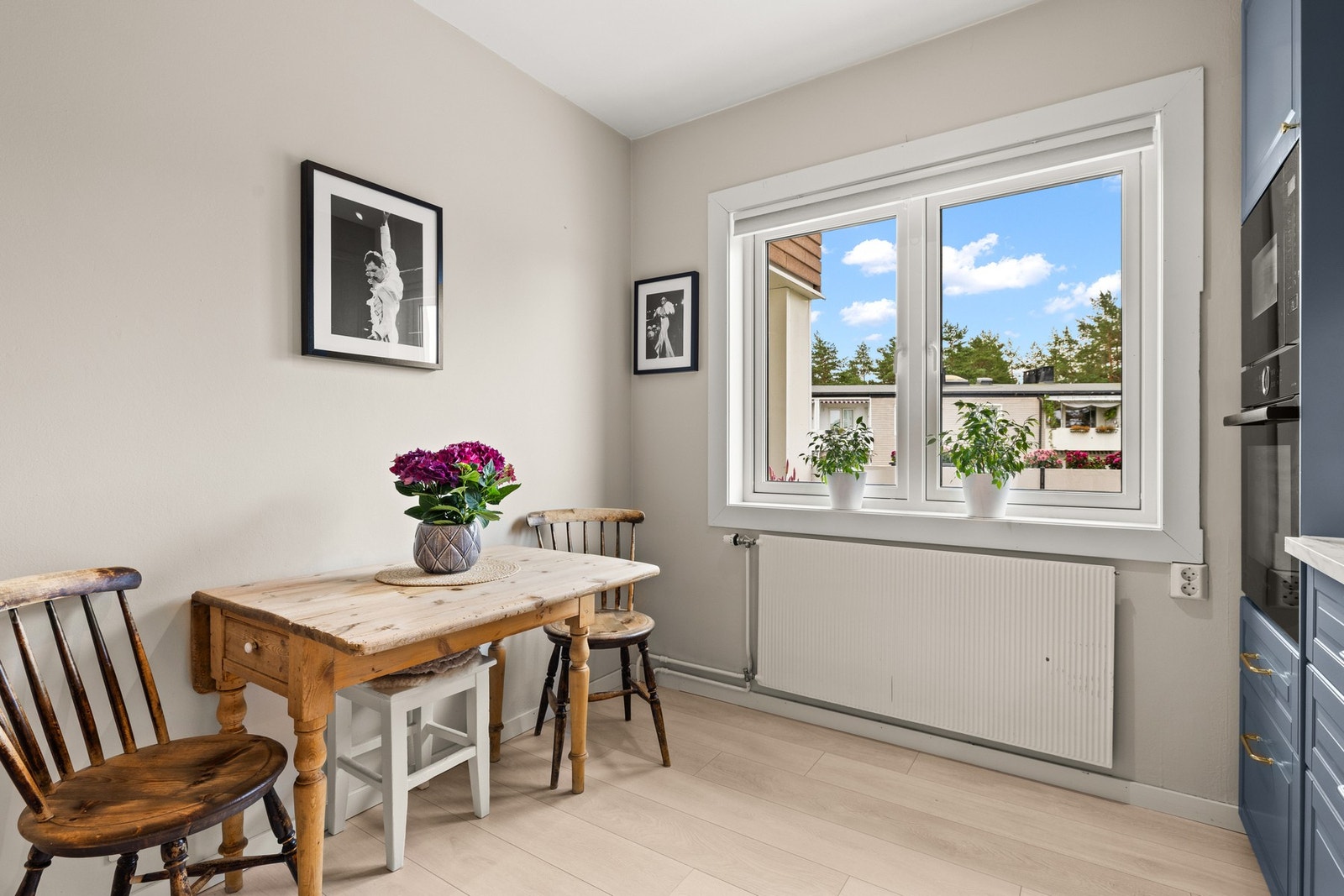 Du får god plass til å innrede med spisebord på kjøkkenet. Galleribilde